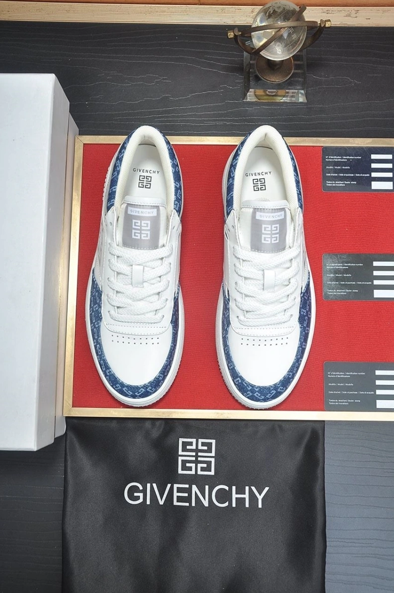 Lightweight Gxvxnchy Sneakers 152217