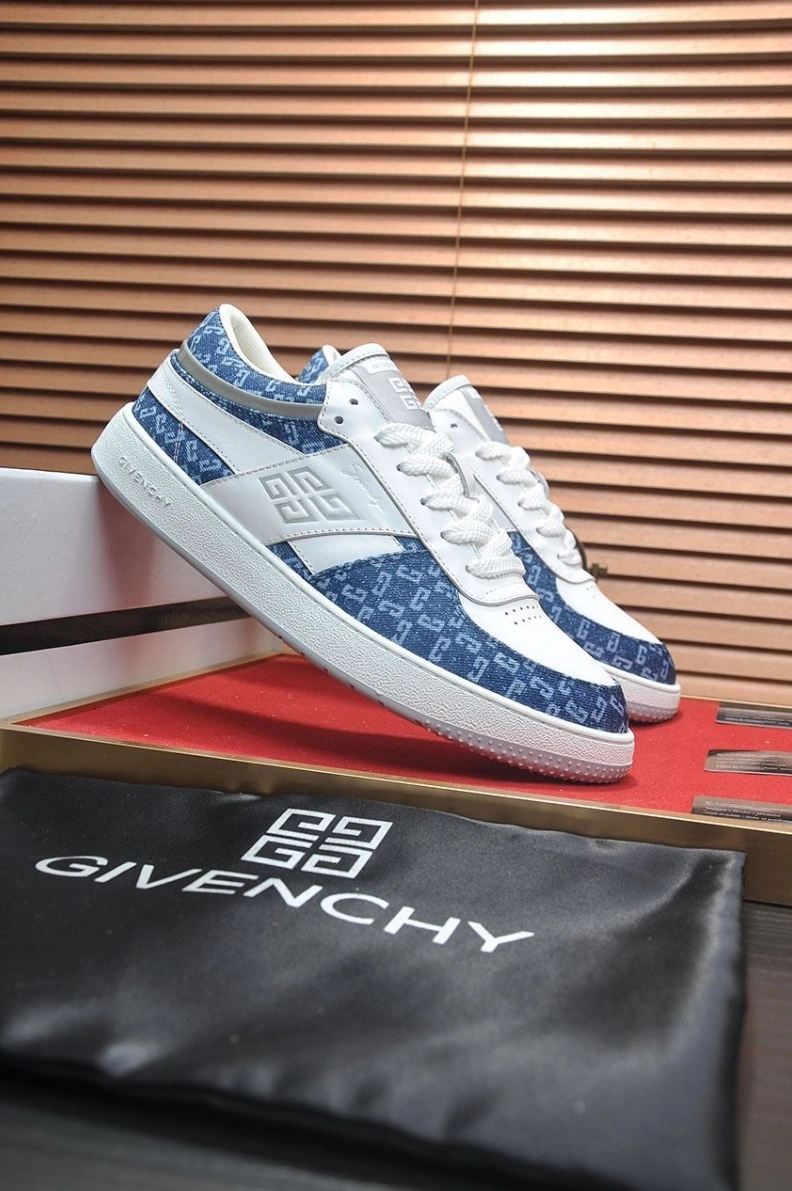 Lightweight Gxvxnchy Sneakers 152217
