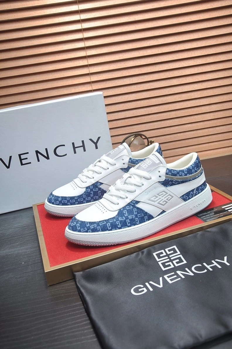 Lightweight Gxvxnchy Sneakers 152217