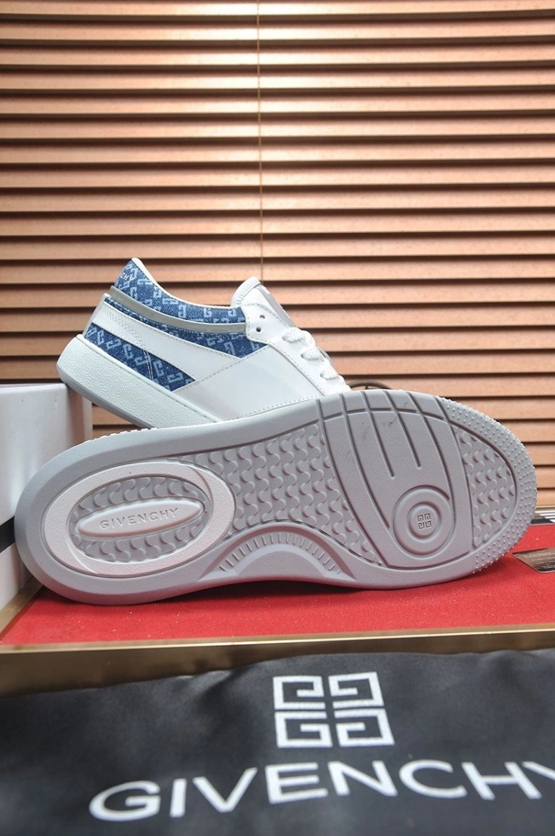 Lightweight Gxvxnchy Sneakers 152217
