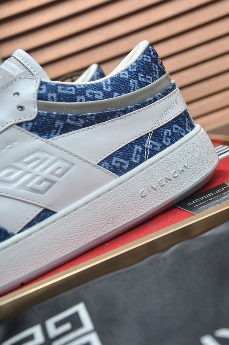 Lightweight Gxvxnchy Sneakers 152217