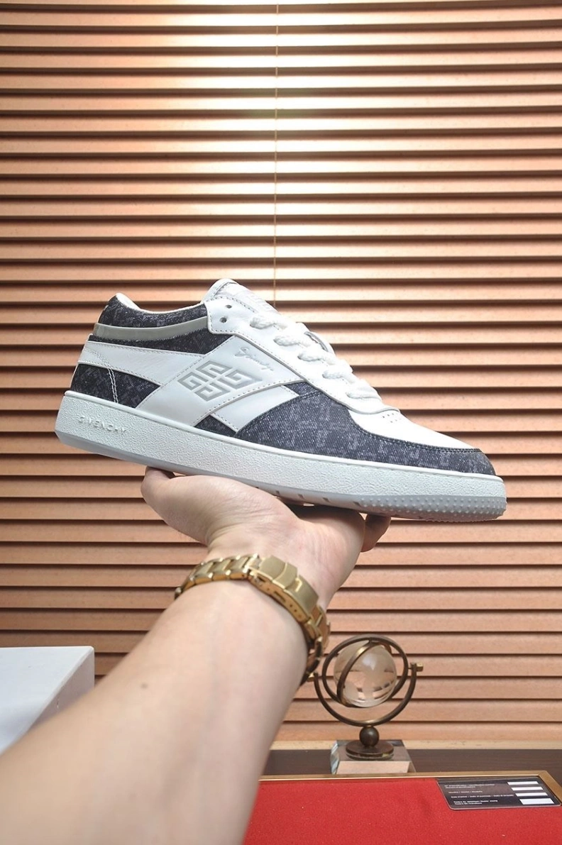 Stylish Gxvxnchy Sneakers 152213