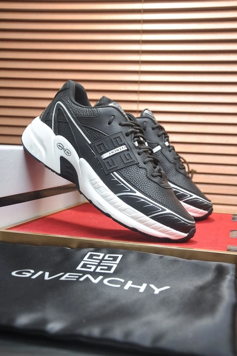 Resilient Gxvxnchy Sneakers 152211