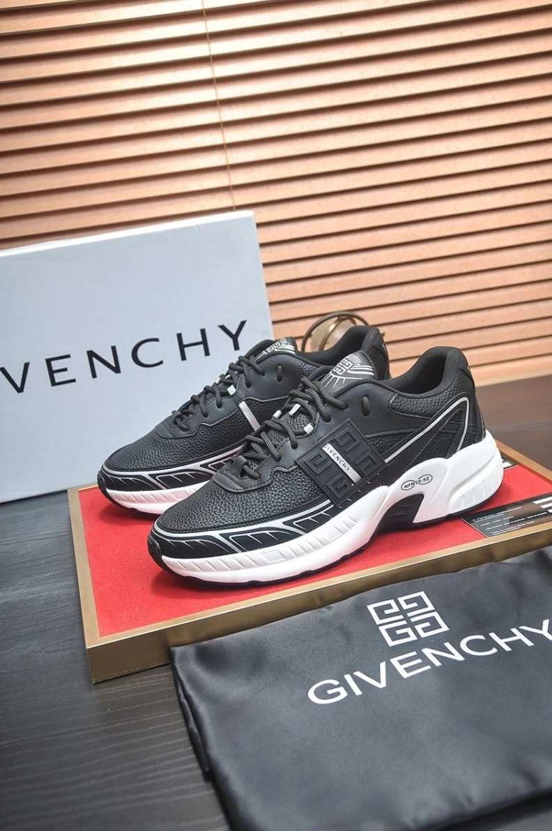 Resilient Gxvxnchy Sneakers 152211
