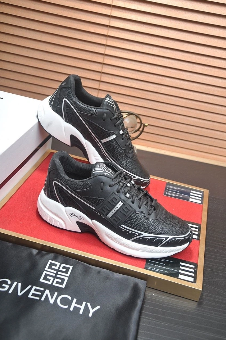 Resilient Gxvxnchy Sneakers 152211