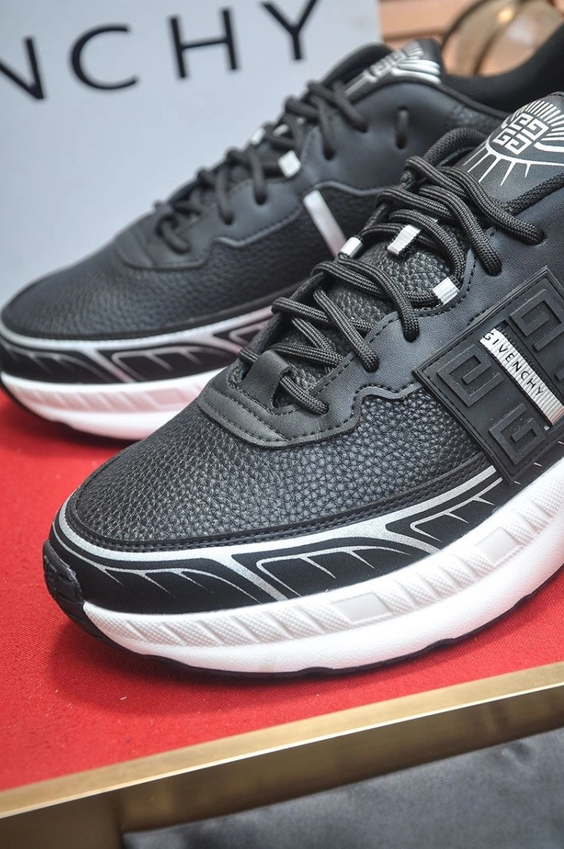 Resilient Gxvxnchy Sneakers 152211