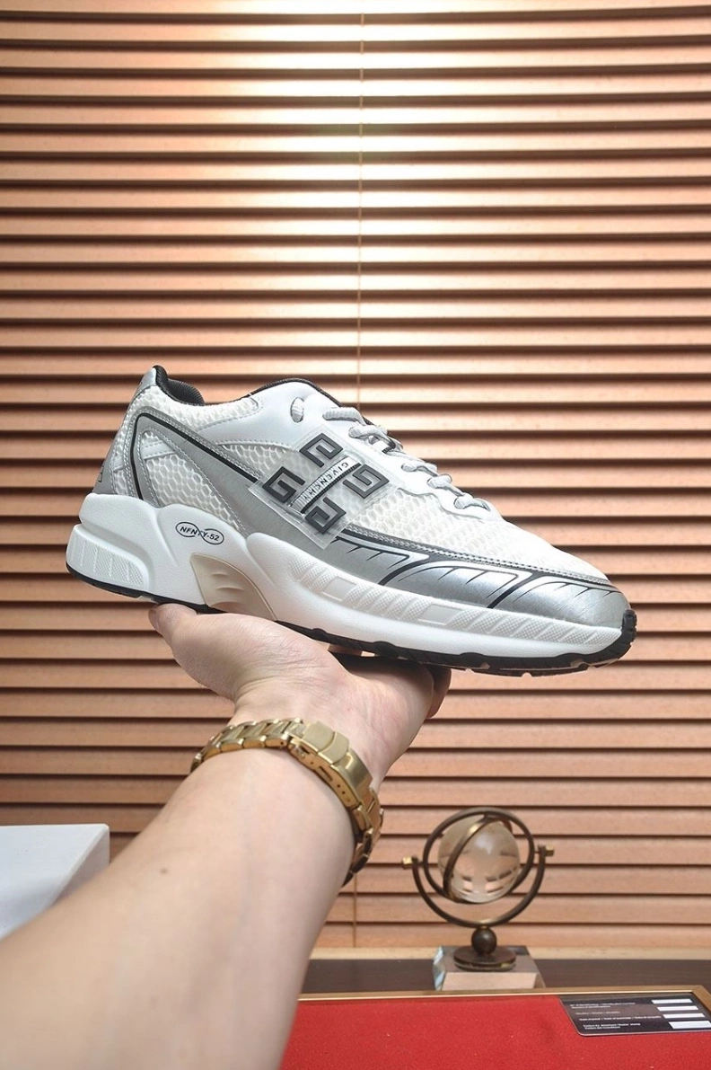 Gxvxnchy Sneakers Sleek 152208