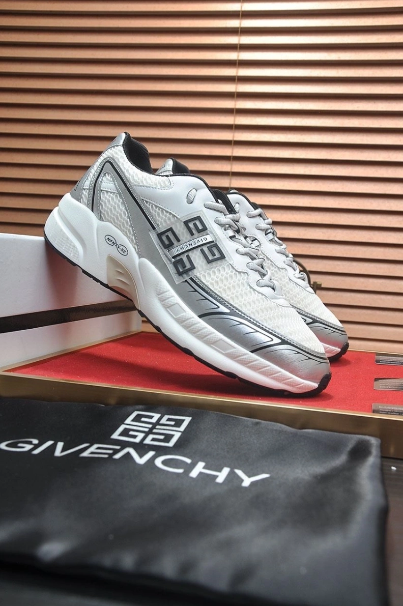 Gxvxnchy Sneakers Sleek 152208