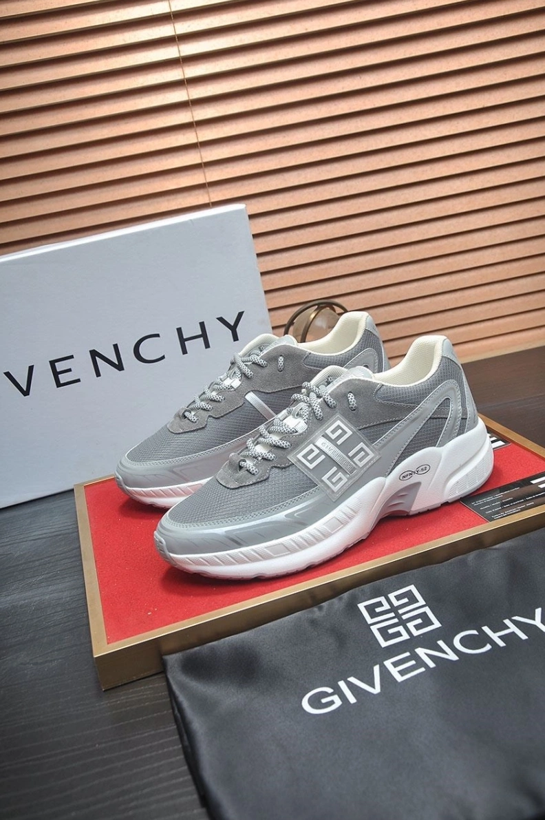 Gxvxnchy Sneakers Trendsetting 152209