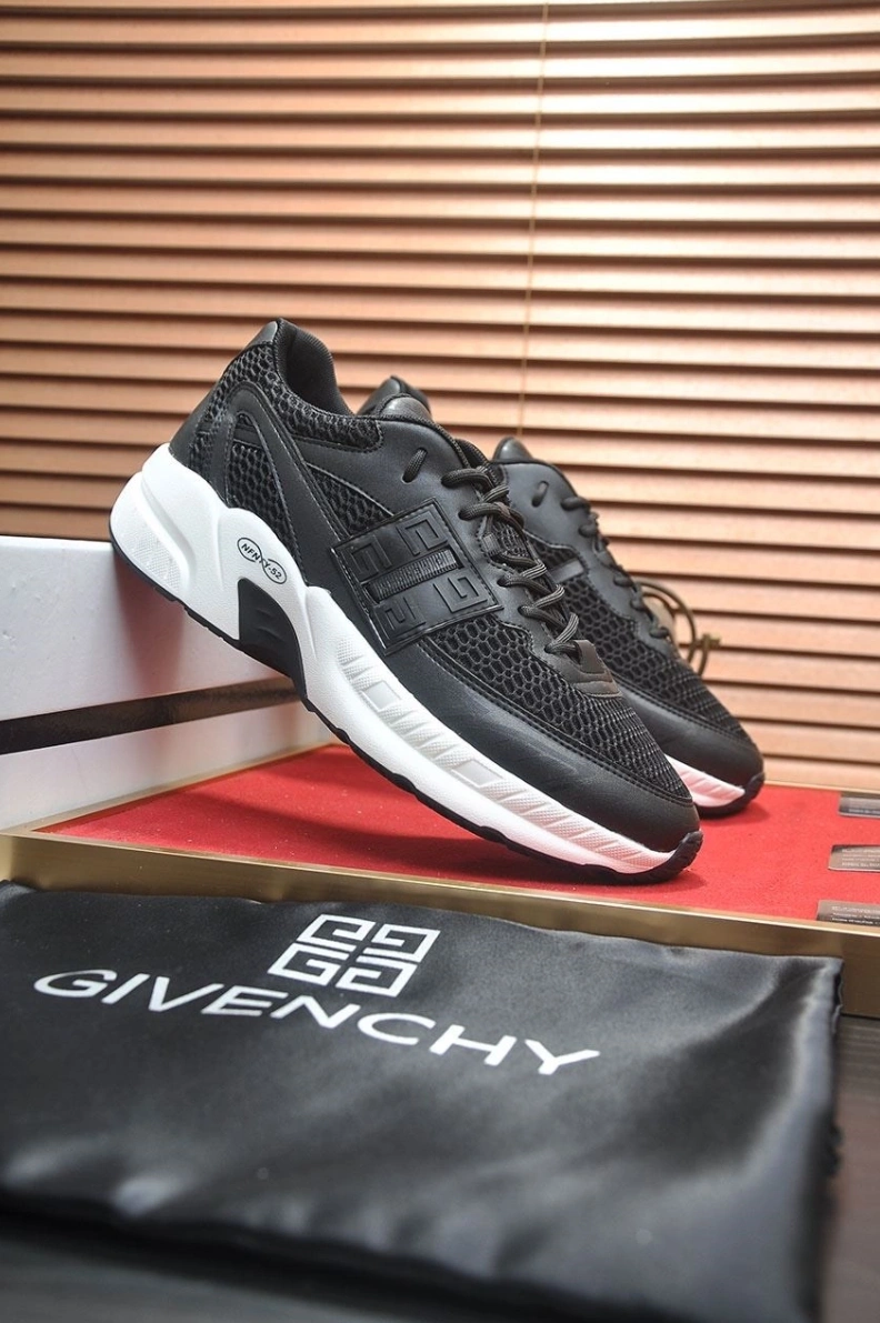 Gxvxnchy Sneakers Trendsetting 152209