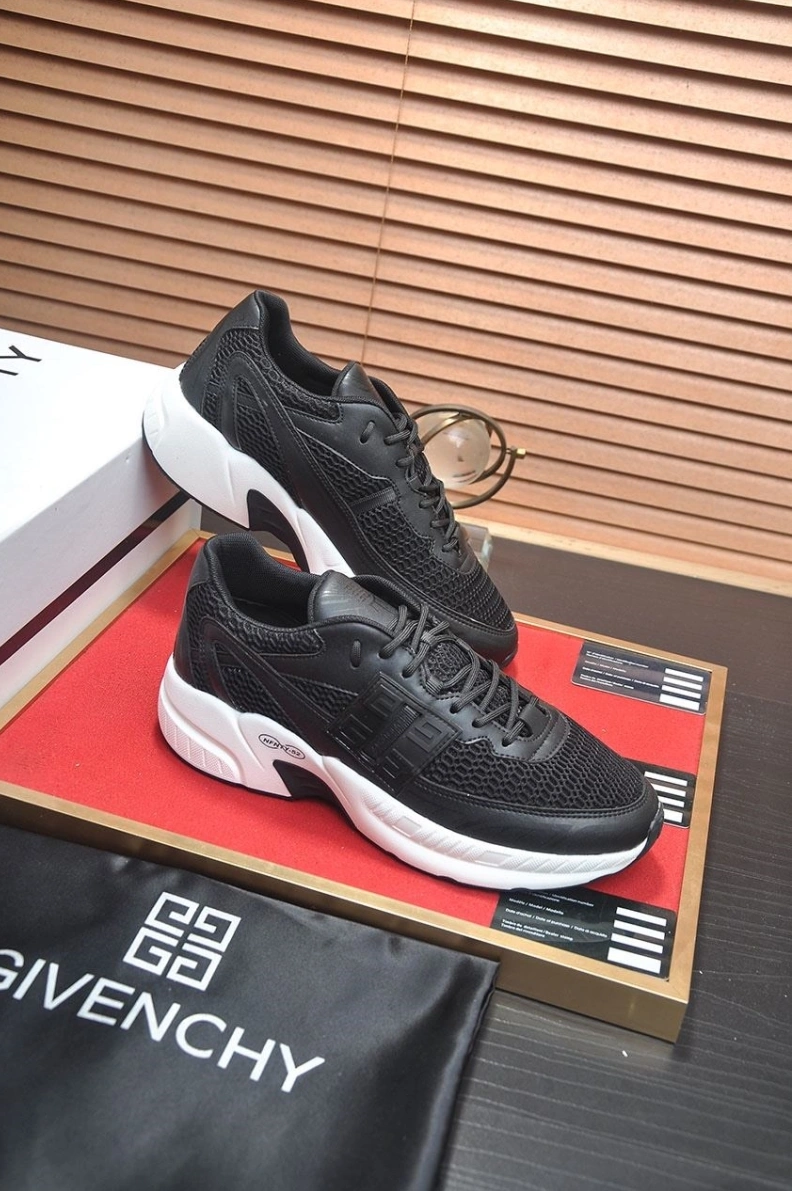 Gxvxnchy Sneakers Trendsetting 152209