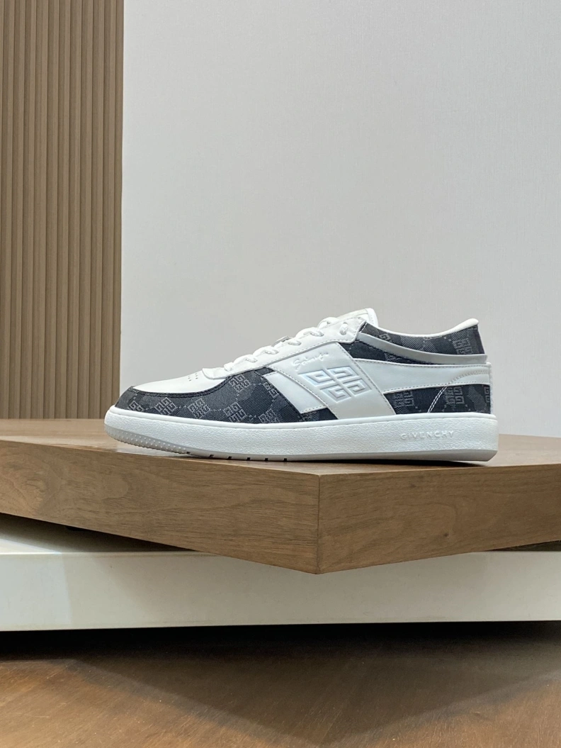 Functional Gxvxnchy Sneakers 152205