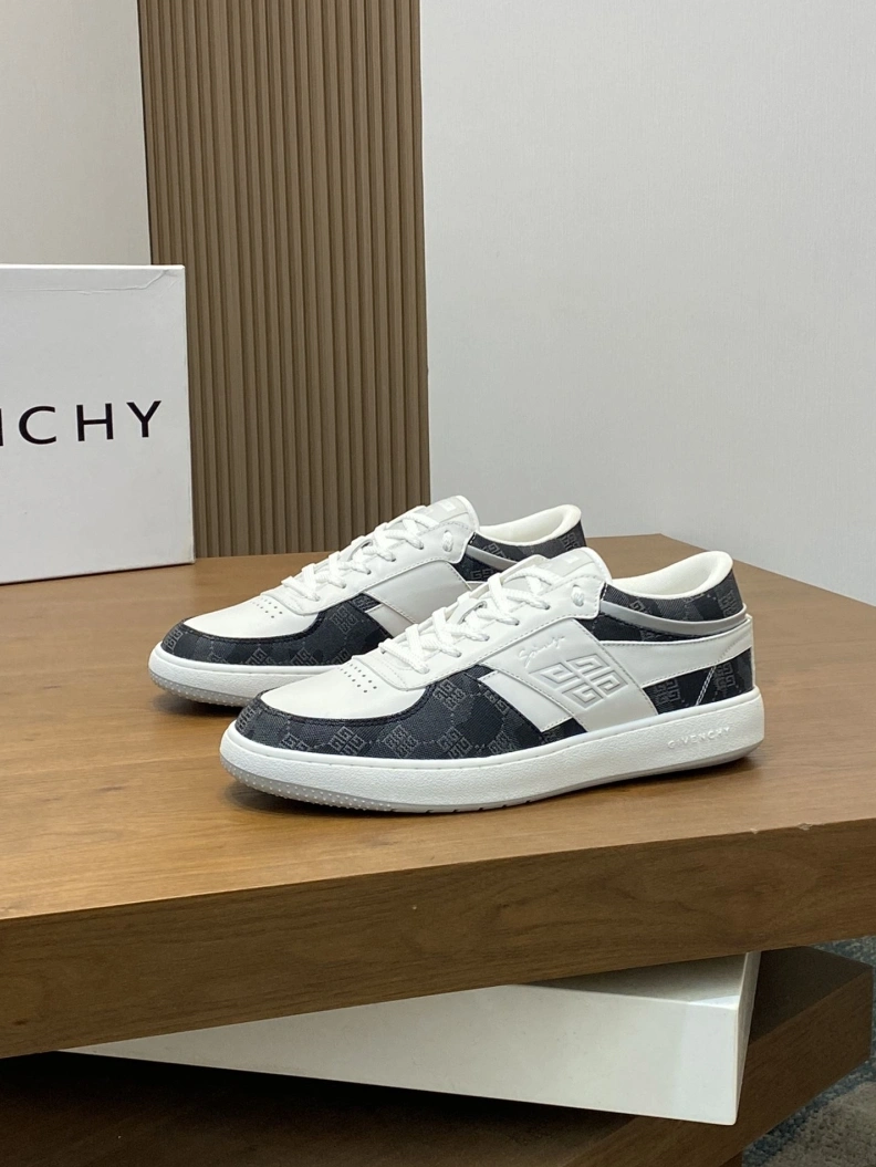 Functional Gxvxnchy Sneakers 152205