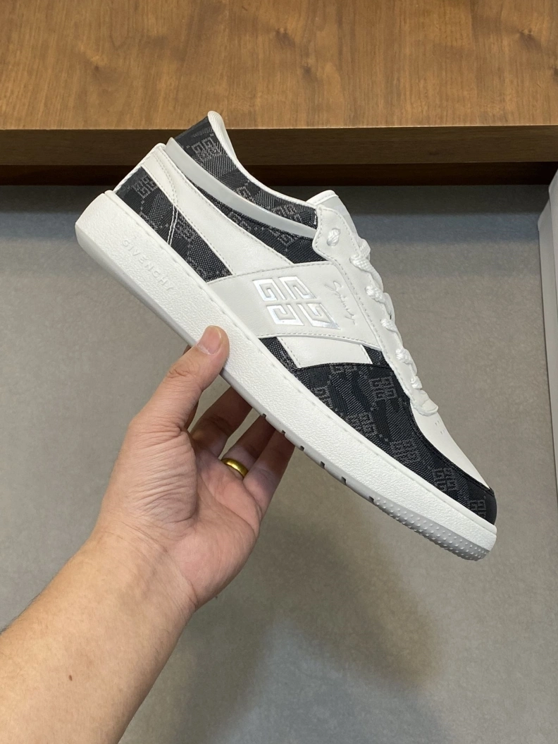 Functional Gxvxnchy Sneakers 152205