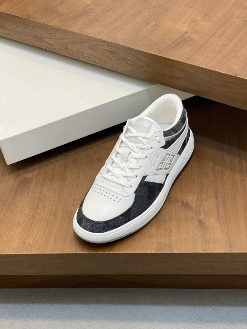 Functional Gxvxnchy Sneakers 152205