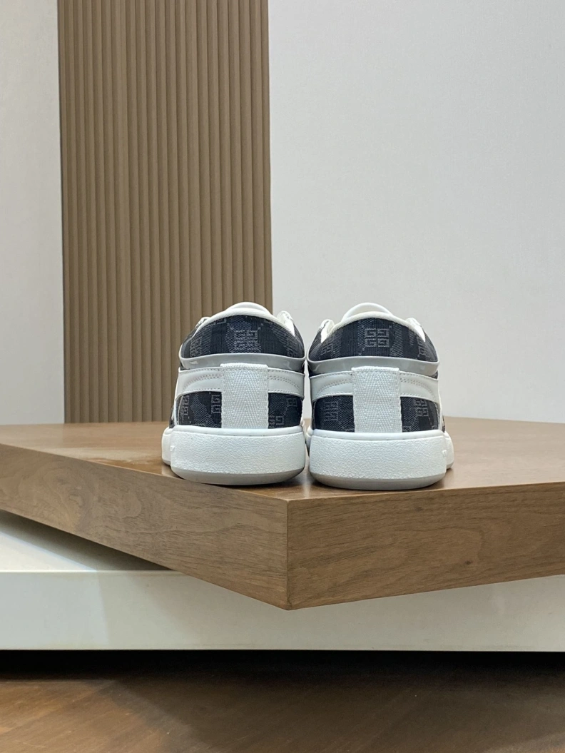 Functional Gxvxnchy Sneakers 152205