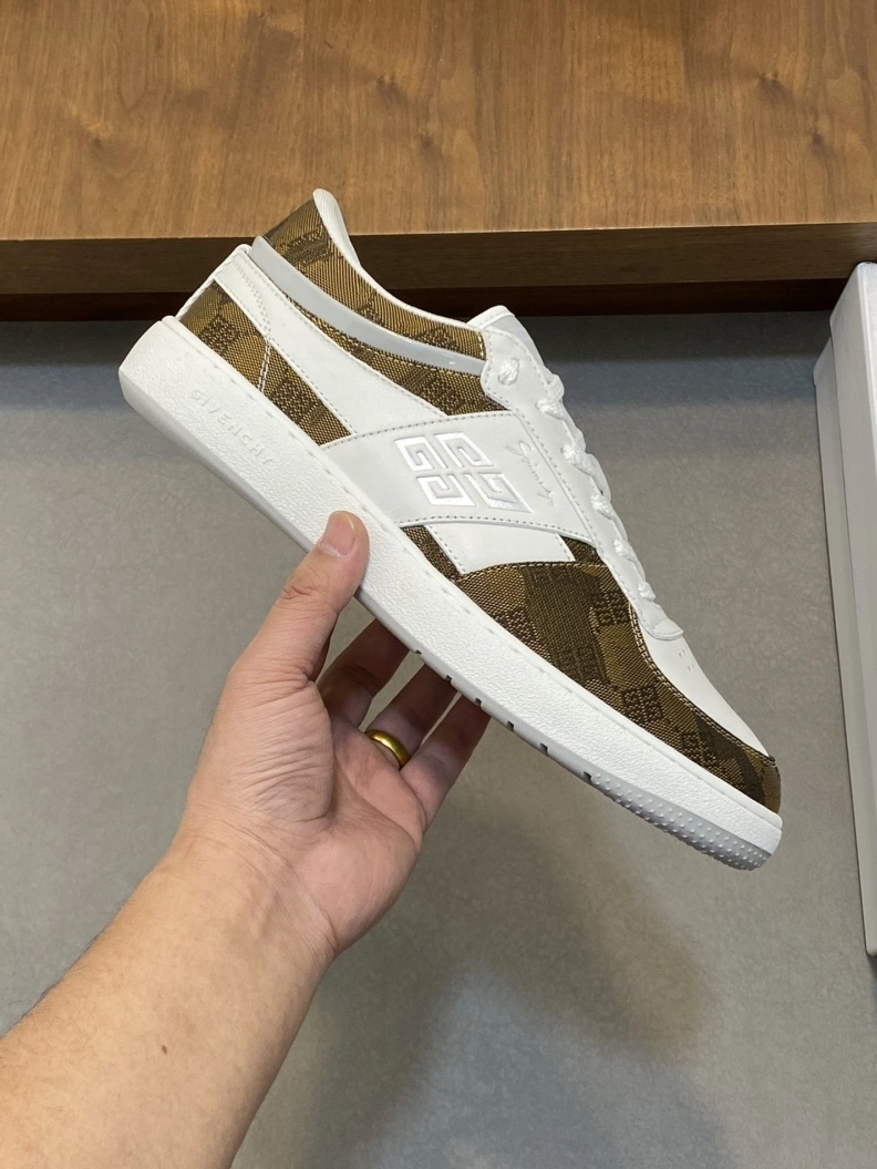 Sleek Gxvxnchy Sneakers 152201