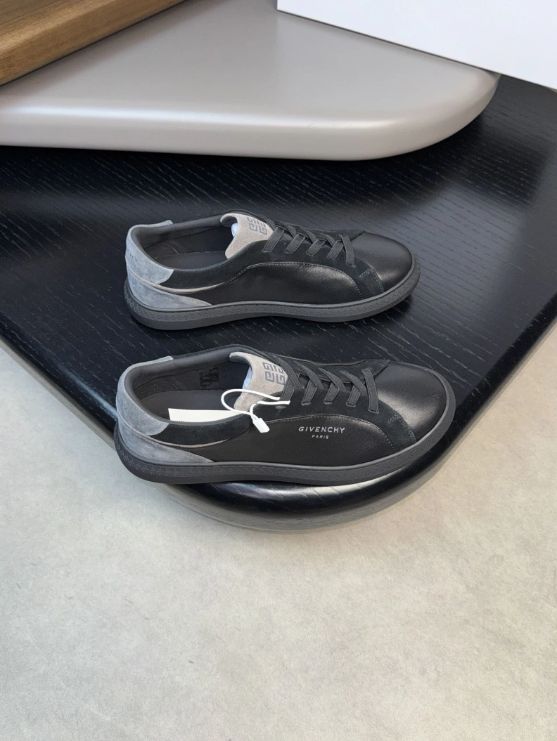 AllSeason Gxvxnchy Sneakers 152186