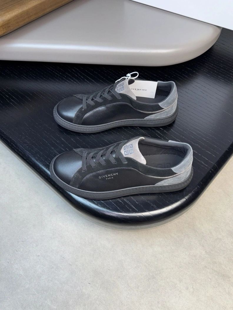 AllSeason Gxvxnchy Sneakers 152186