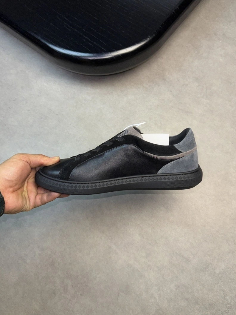 AllSeason Gxvxnchy Sneakers 152186