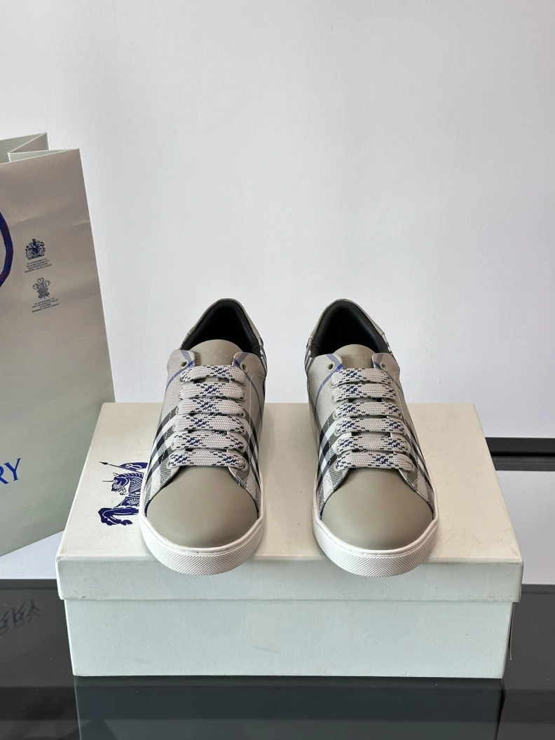 Durable Bxrbxrry Sneakers 114511