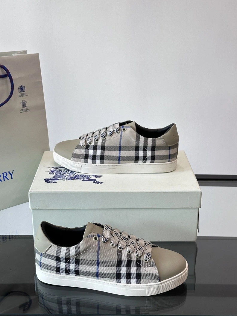 Durable Bxrbxrry Sneakers 114511