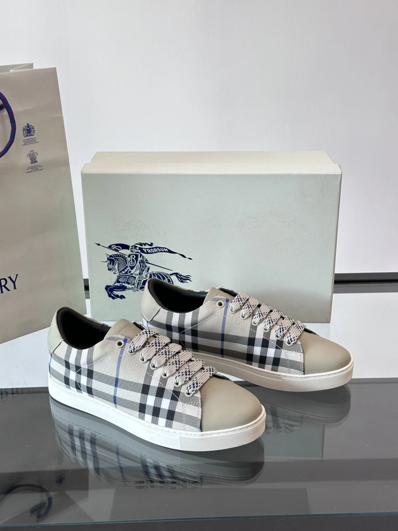 Durable Bxrbxrry Sneakers 114511