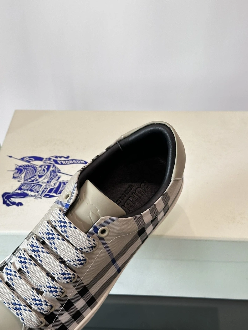 Durable Bxrbxrry Sneakers 114511