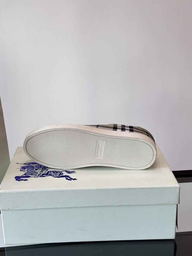 Durable Bxrbxrry Sneakers 114511