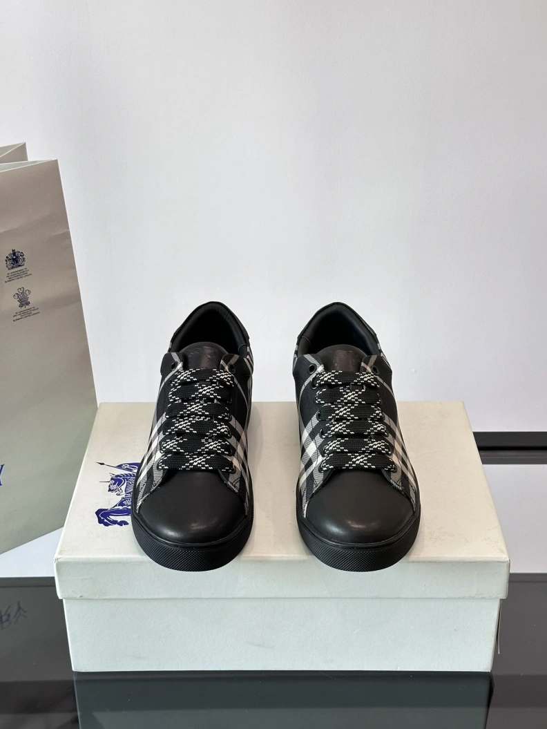 Efficient Bxrbxrry Sneakers 114512