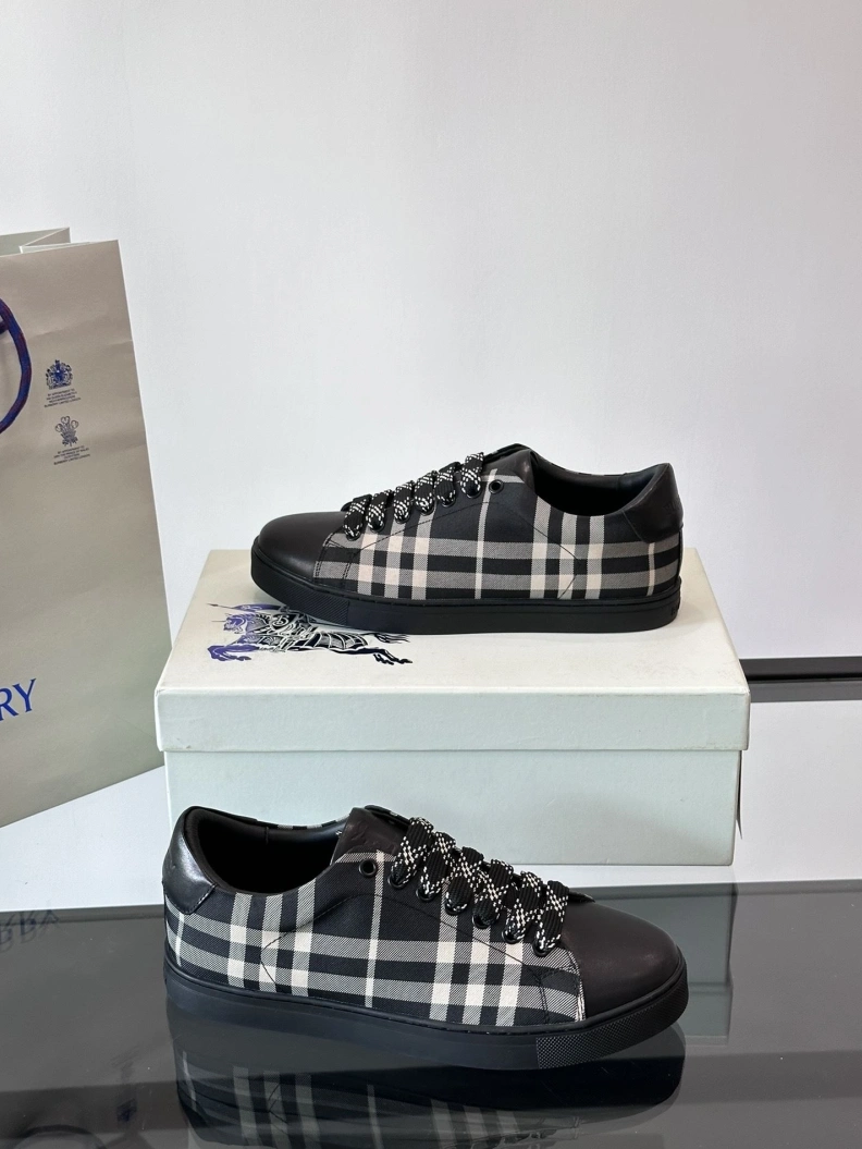 Efficient Bxrbxrry Sneakers 114512