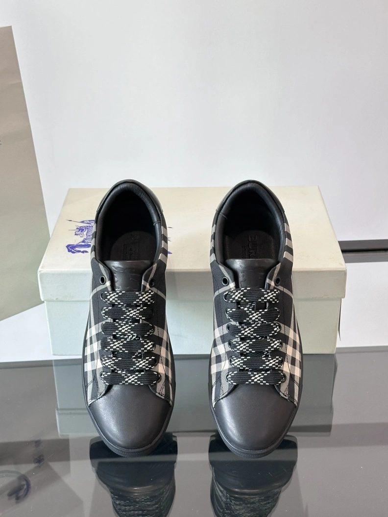 Efficient Bxrbxrry Sneakers 114512