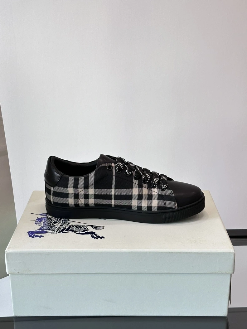 Efficient Bxrbxrry Sneakers 114512