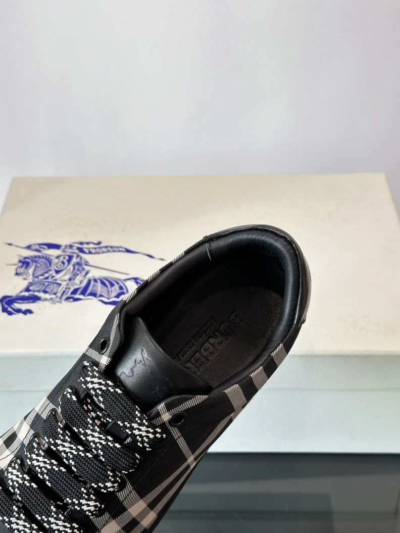 Efficient Bxrbxrry Sneakers 114512