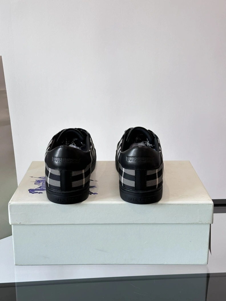 Efficient Bxrbxrry Sneakers 114512