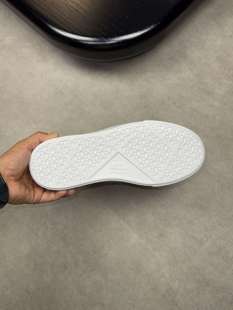 Comfortable Gxvxnchy Sneakers 152190