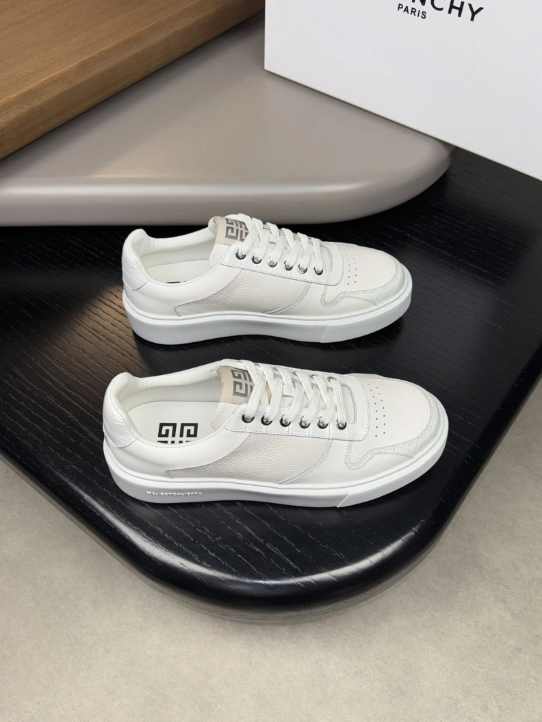 Sophisticated Gxvxnchy Sneakers 152197