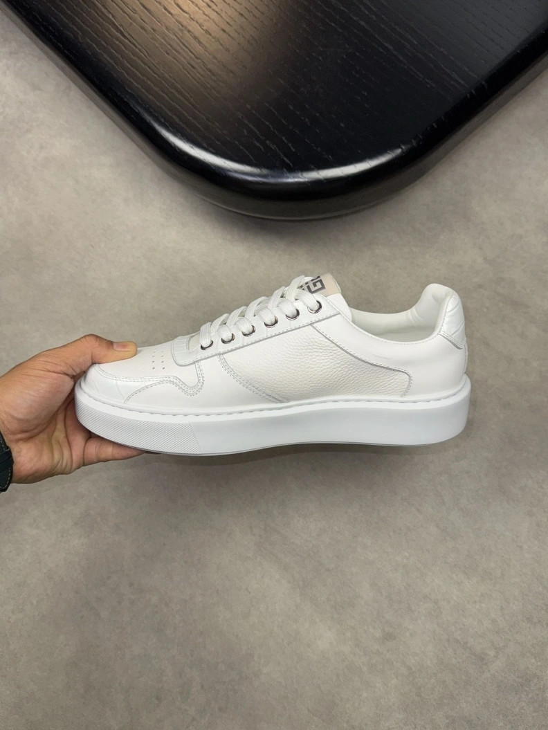 Sophisticated Gxvxnchy Sneakers 152197