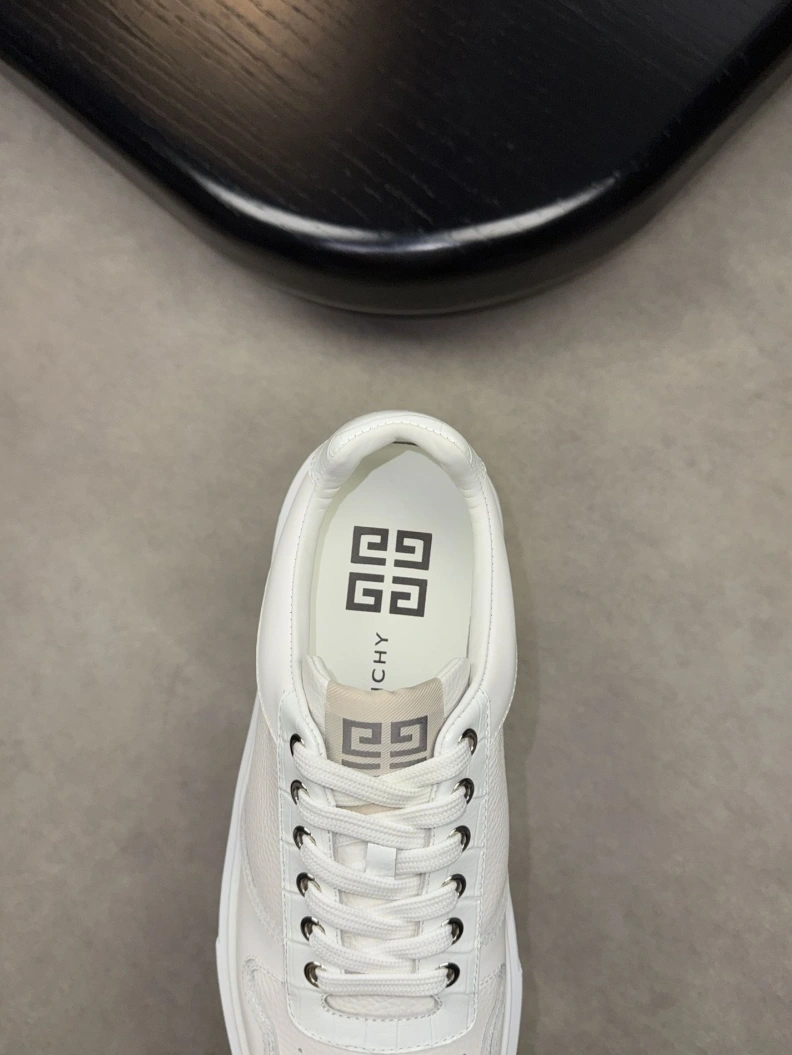Sophisticated Gxvxnchy Sneakers 152197