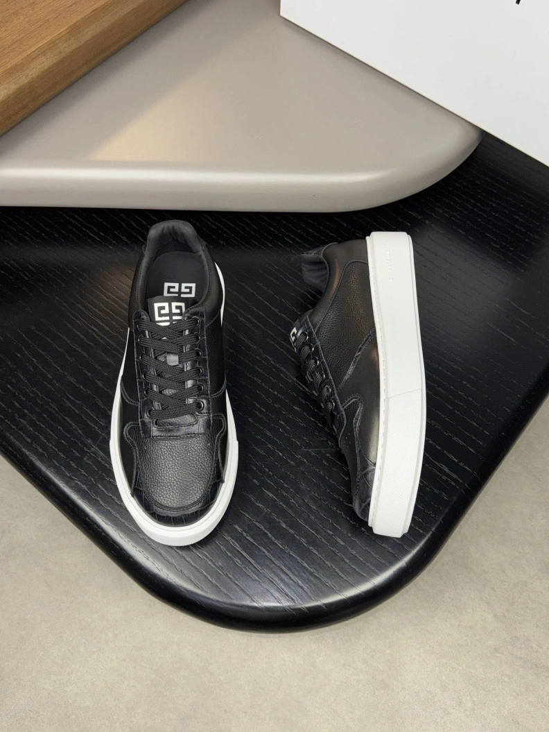 Functional Gxvxnchy Sneakers 152194