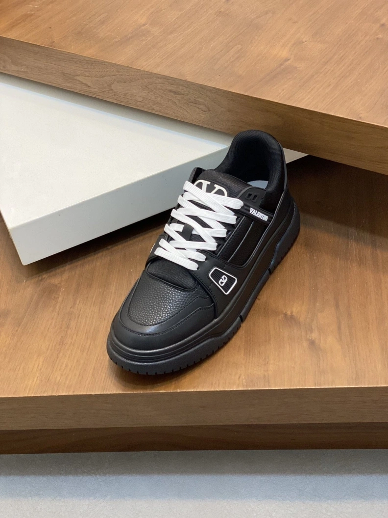 Unique Vxlxntino Sneakers 229056