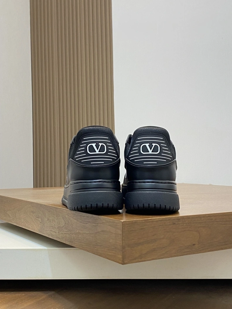 Unique Vxlxntino Sneakers 229056