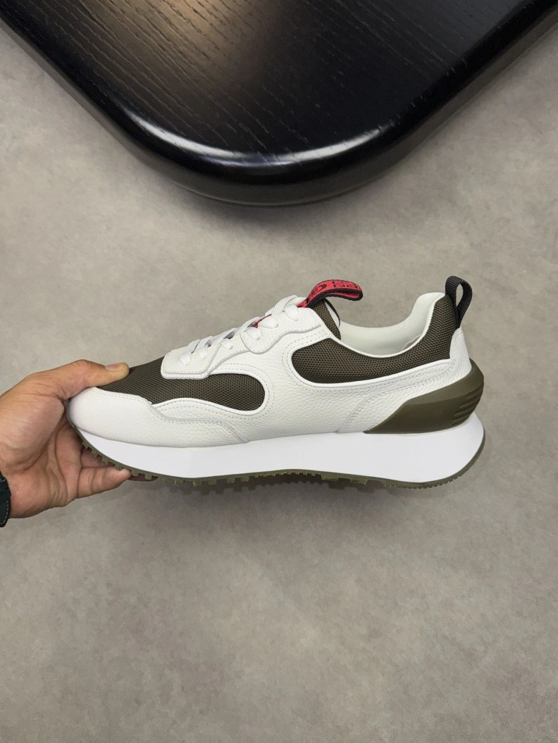 Modern Gxvxnchy Sneakers 152185