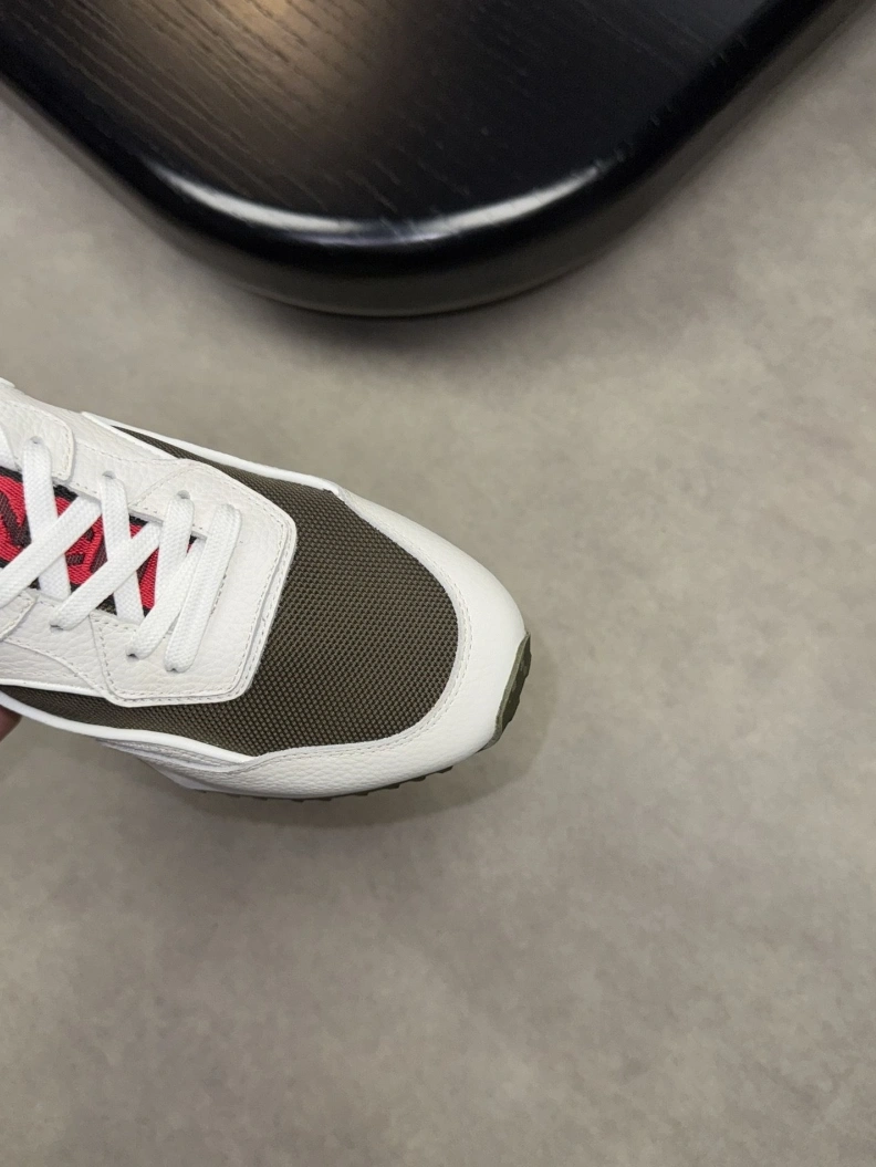 Modern Gxvxnchy Sneakers 152185