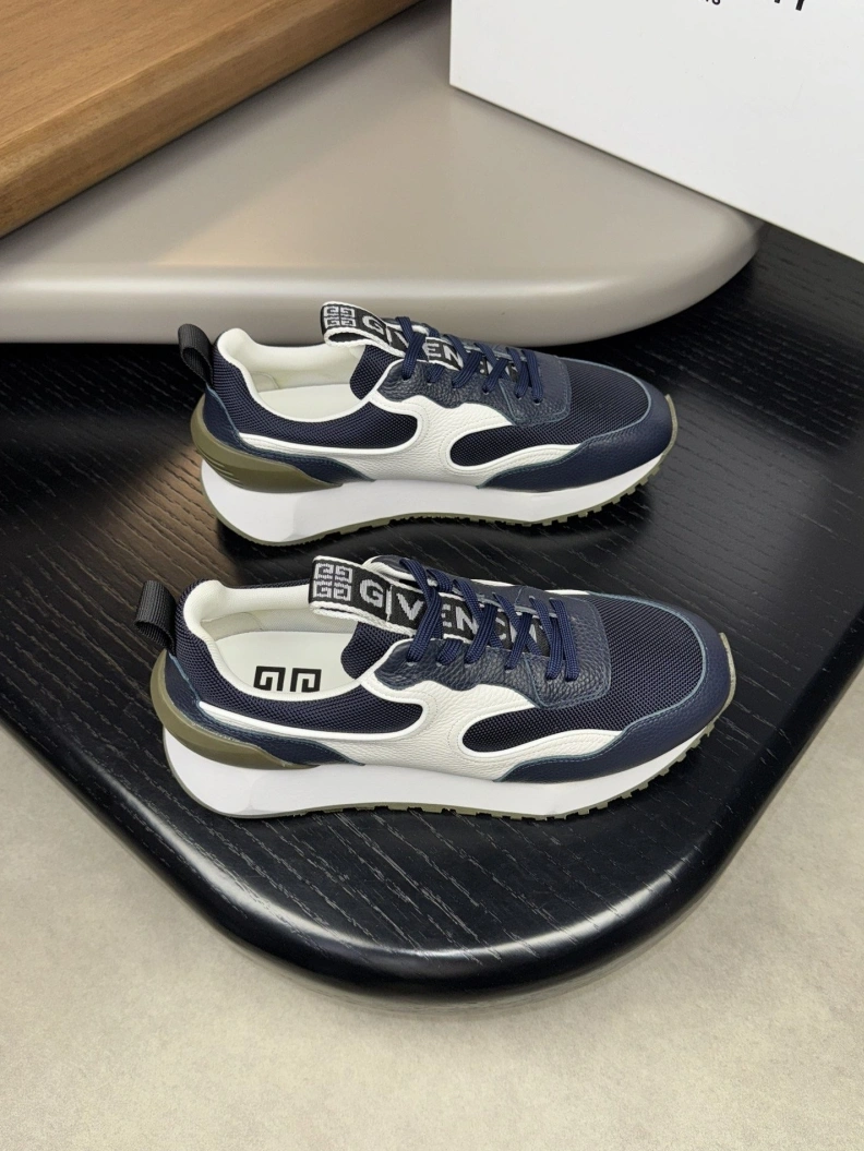 AllSeason Gxvxnchy Sneakers 152179