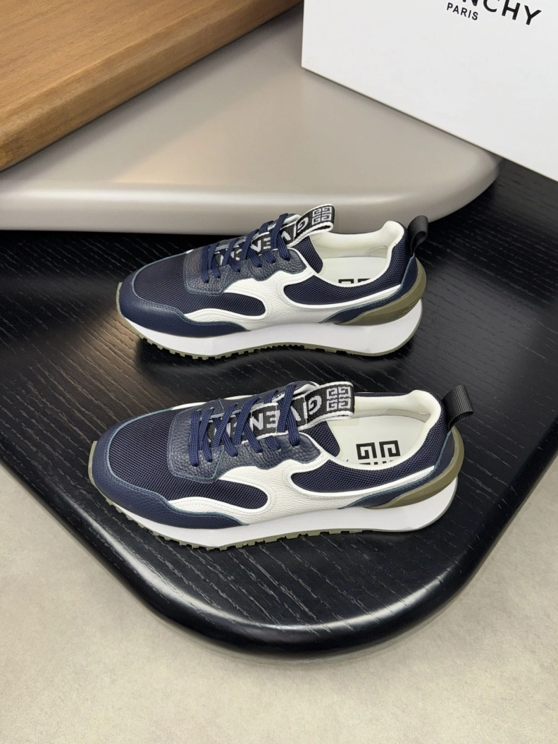 AllSeason Gxvxnchy Sneakers 152179