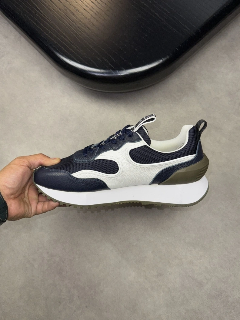 AllSeason Gxvxnchy Sneakers 152179