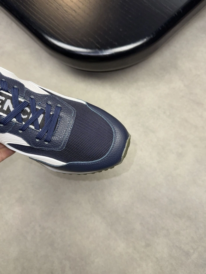 AllSeason Gxvxnchy Sneakers 152179