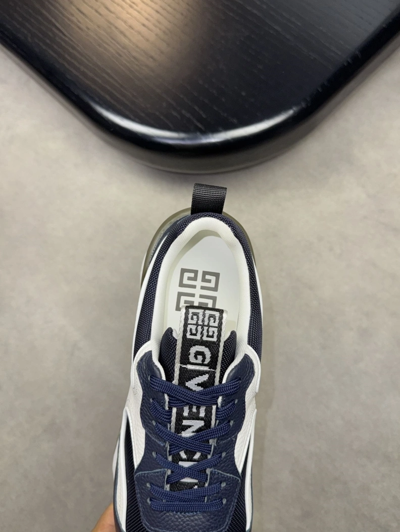 AllSeason Gxvxnchy Sneakers 152179