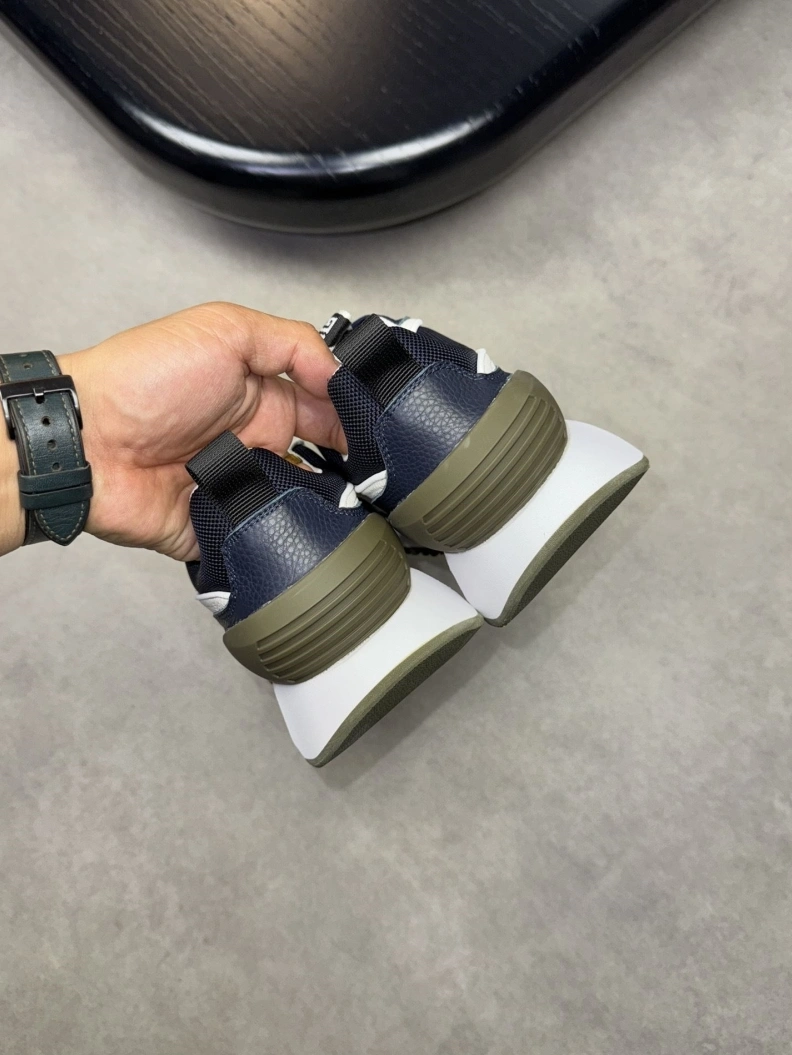 AllSeason Gxvxnchy Sneakers 152179